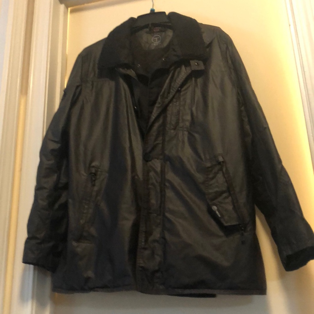Tumi brand Tech Coat. Black. Men’s size Large